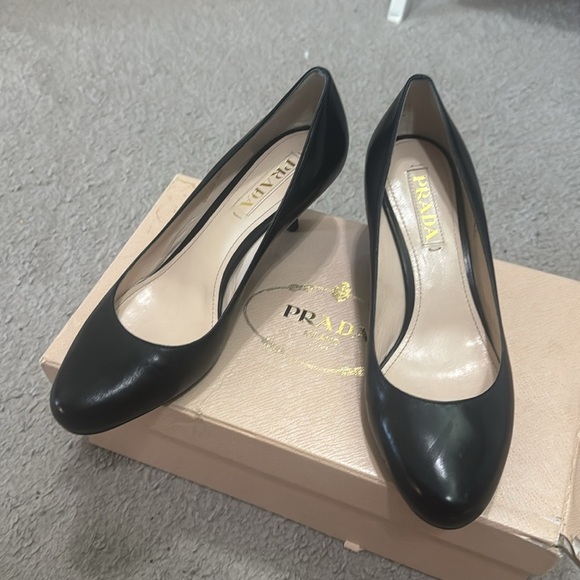 Prada Shoes Size 37.5 - Picture 5 of 7